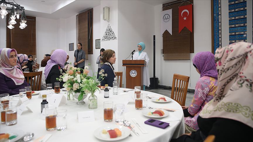 Emine Erdoğan: İslamofobiye karşı en etkin mücadele İslam'ı en iyi şekilde temsil edebilmektir