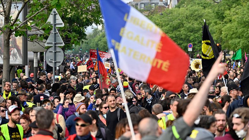 Fransa'da sarı yelekliler eylemlerin 34. haftasında yeniden sokaklarda