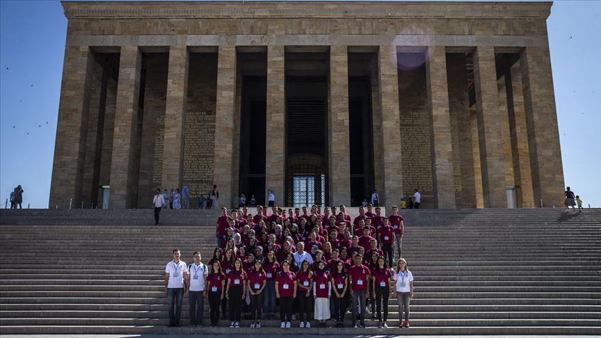 Şehit ve gazi çocukları Anıtkabir'de..