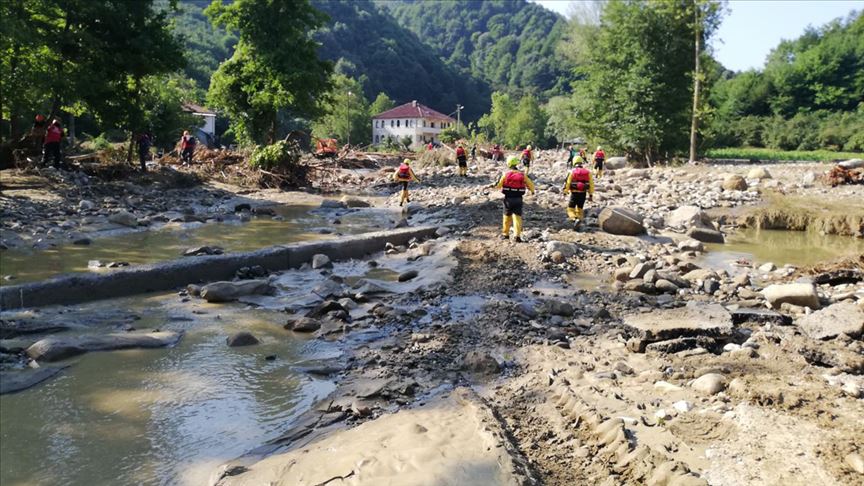 Düzce'deki selde kaybolan 6 kişiyi arama çalışmaları devam ediyor