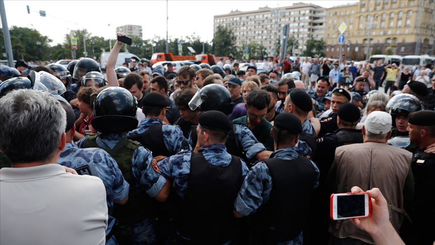 Rusya'da seçim protestosu: 300 gözaltı