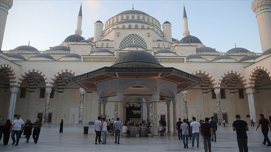 Büyük Çamlıca Camisinde ilk Kurban Bayramı namazı