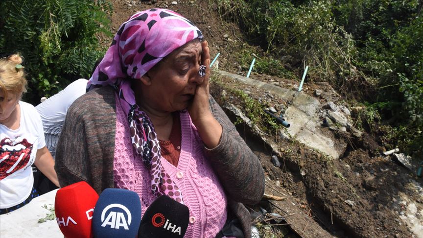 Zonguldak'taki sağanağın ardından ev ve iş yerilerini su bastı