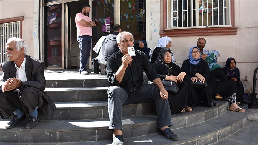 Diyarbakır annelerinin oturma eylemine katılım sürüyor