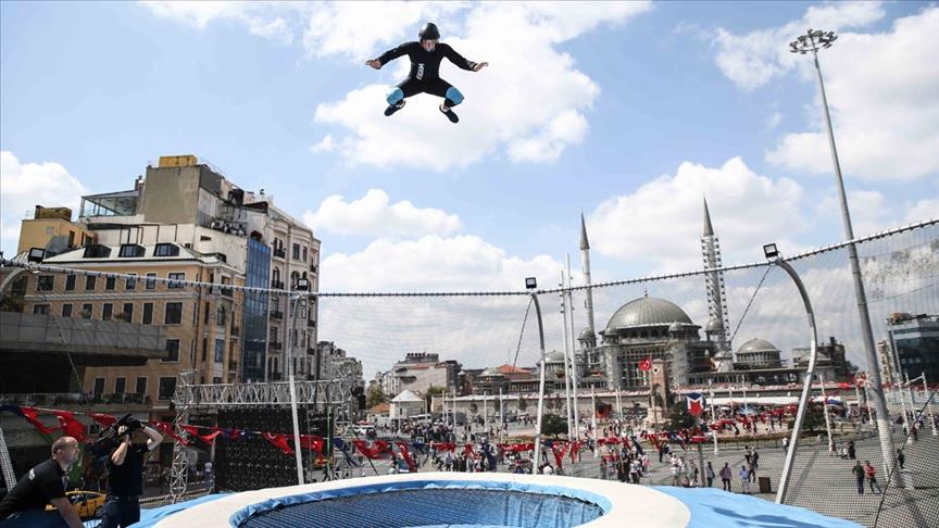 Taksim'de serbest uçuş heyecanı