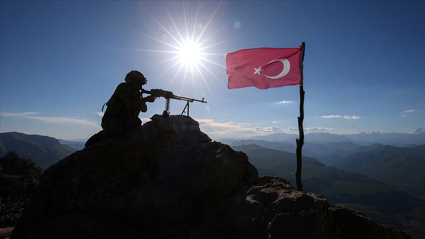 Silopi'de 4'ü kadın 6 PKK'lı terörist teslim oldu
