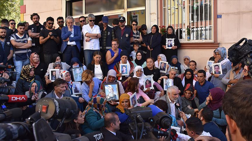 Diyarbakır annelerine 20 şehirden 117 STK destek verdi