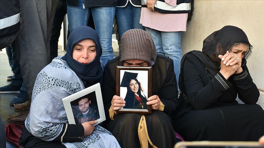 Oturma eylemi yapan Diyarbakır annelerinden HDP'lilere tepki