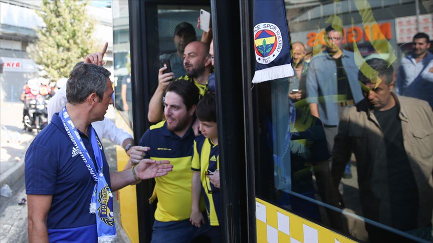 Ali Koç sarı-lacivertli taraftarları Türk Telekom Stadı'na uğurladı