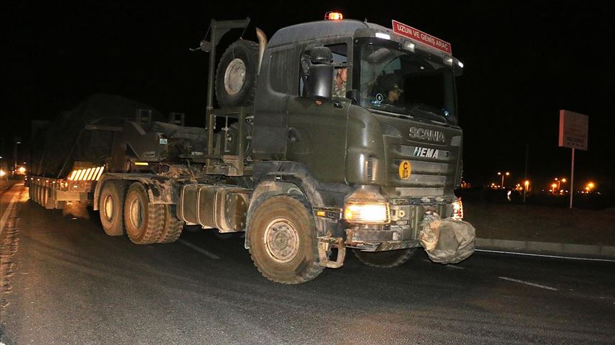 Şanlıurfa'da Suriye sınırına askeri sevkiyat