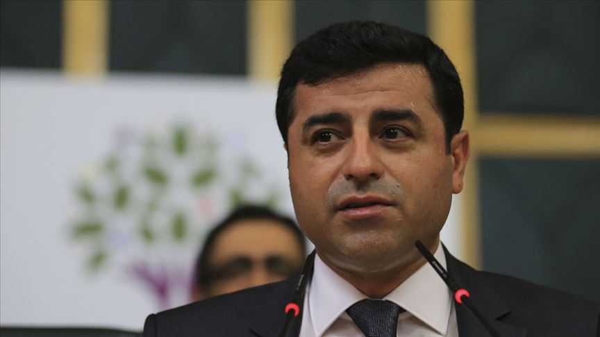 Selahattin Demirtaş'a kanuna muhalefet suçundan hapis cezası verildi