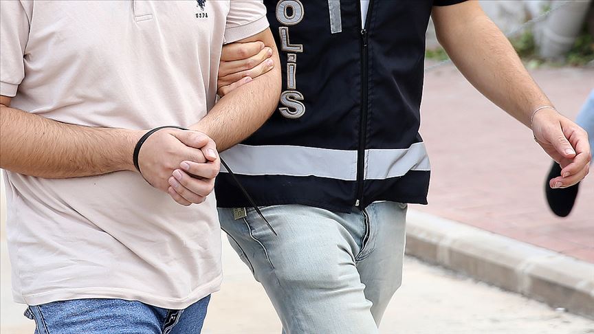 İzmir merkezli 3 ilde FETÖ operasyonu: 9 gözaltı