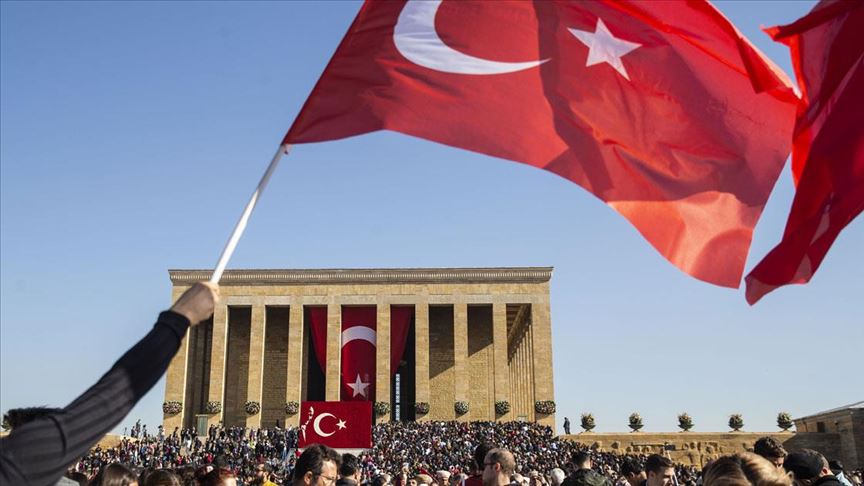 'Anıtkabir'e ziyaretçi akını'