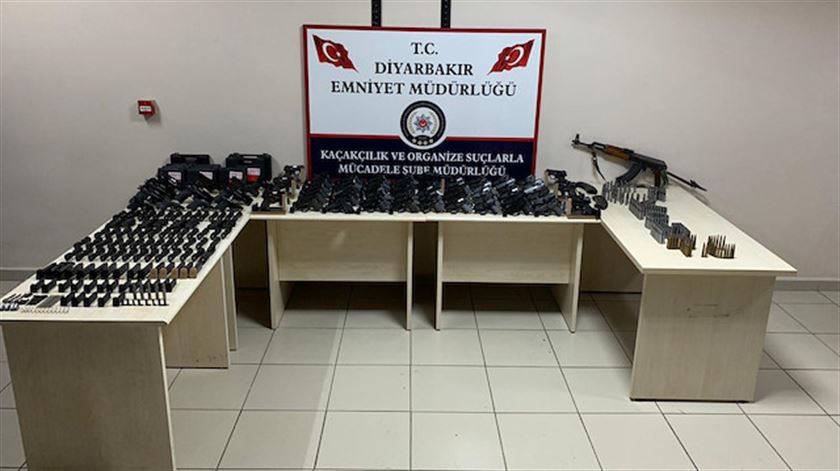 Diyarbakır'da silah kaçakçılığı operasyonu