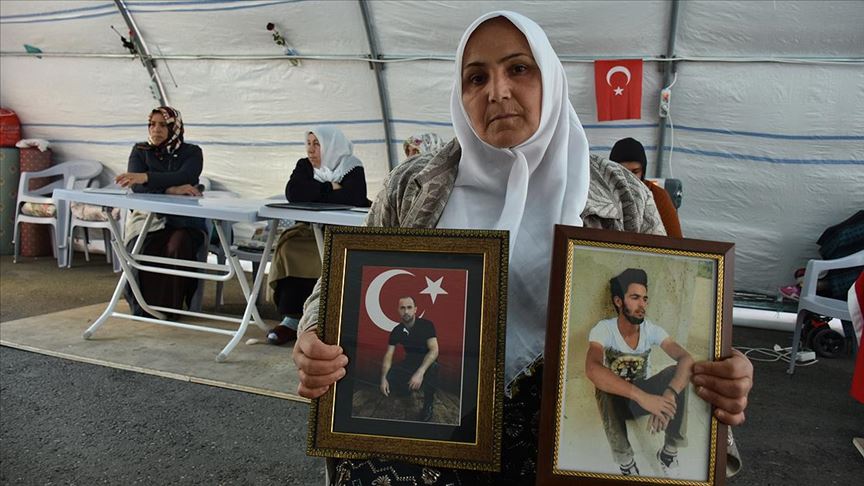 'Türk bayrağı altında doğduk Türk bayrağı altında da öleceğiz'