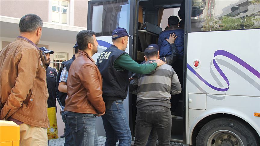 İzmir merkezli FETÖ operasyonunda gözaltı sayısı 118'e yükseldi