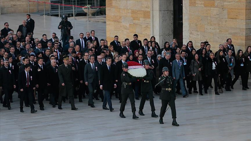 Bakan Selçuk ve öğretmenler Anıtkabir'i ziyaret etti