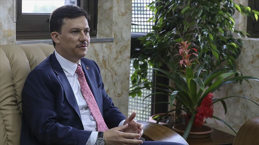 AK Partili Şahin: ABB sosyal yardımlarından yararlananları belediyeden birileri arıyor