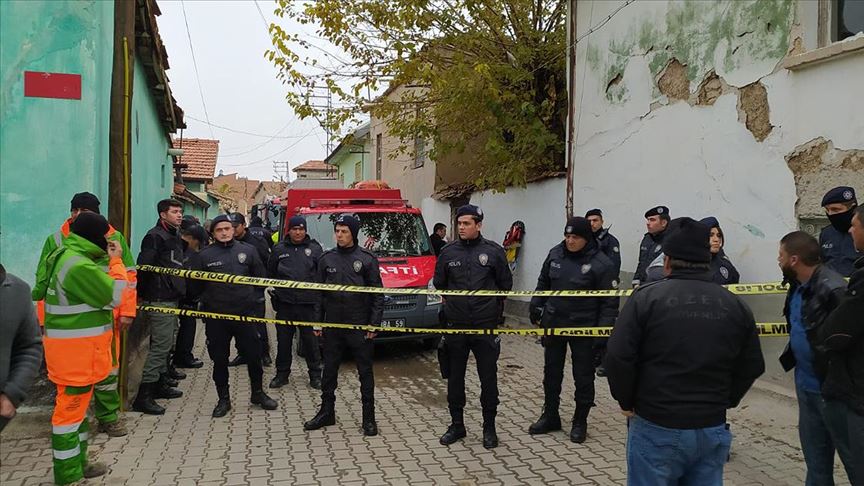 Konya'da kerpiç evde göçük: 2'si çocuk 3 kişi hayatını kaybetti