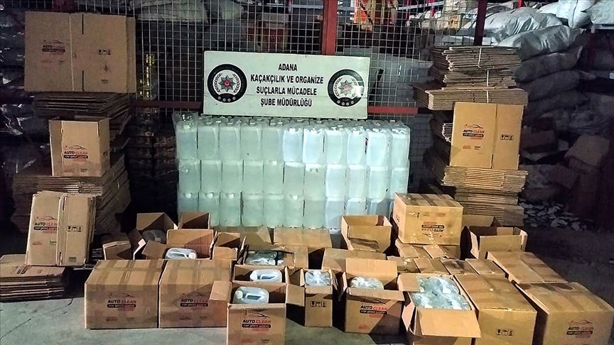 Adana'da 'antifrizli cam suyu' yazılı kolilerde bin litre etil alkol ele geçirildi!