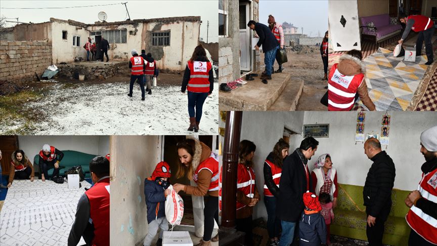 Ağrı'da ihtiyaç sahipleri 'kara kış'ta Türk Kızılay yardımlarıyla ısınıyor