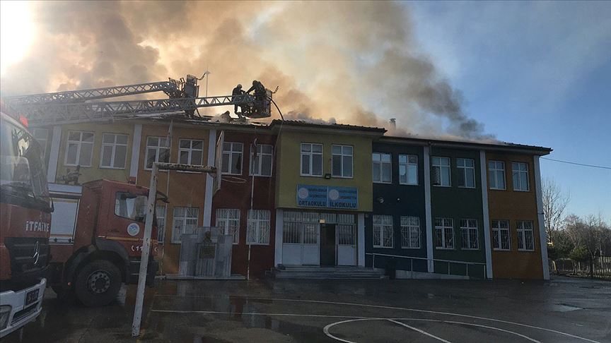 Sakarya'da okulda çıkan yangın kontrol altına alındı!