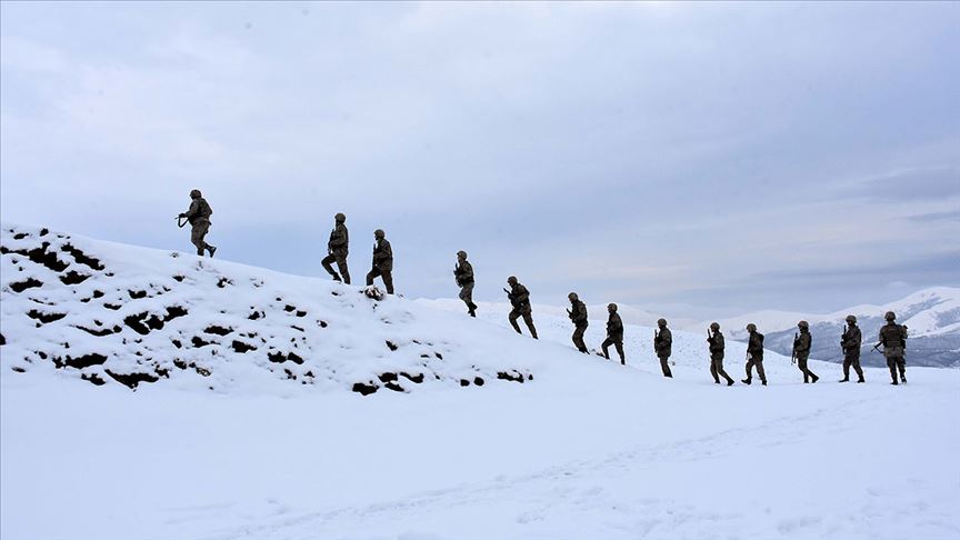 Jandarma kışın da teröristlere göz açtırmıyor