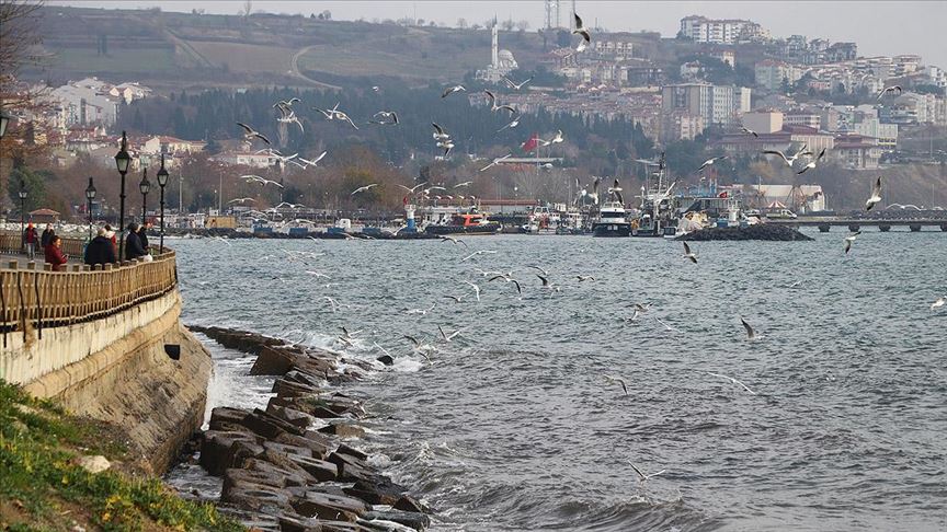 Marmara Denizi'nde lodos ulaşıma engel oluyor..