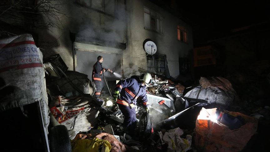 Ankara'da yangında mahsur kalan 4 kişiyi bekçiler kurtardı