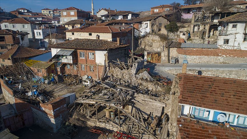 Manisa'daki deprem sonrası hasar tespit çalışması başlatıldı