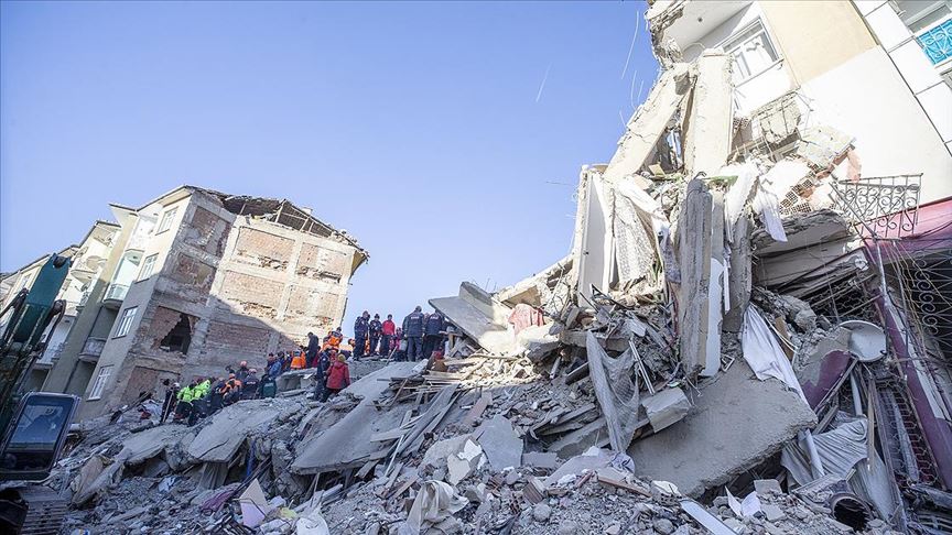 Bakan Turhan: Deprem bölgesinde ulaşımı engelleyecek bir durum söz konusu değil