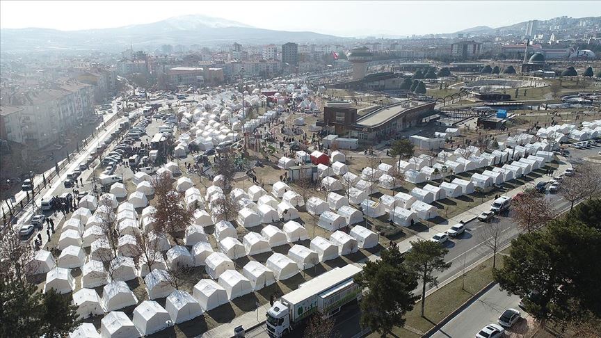 Türkiye, Elazığ depremi sonrası yardım için zamanla yarıştı!