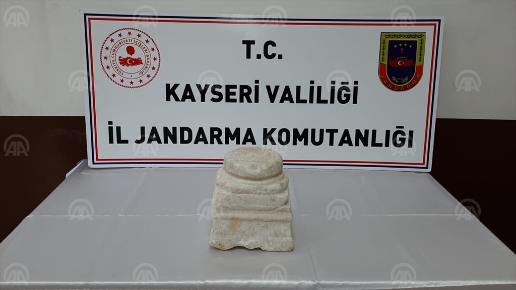 Kayseri'de Roma dönemine ait sütun kaidesi ele geçirildi