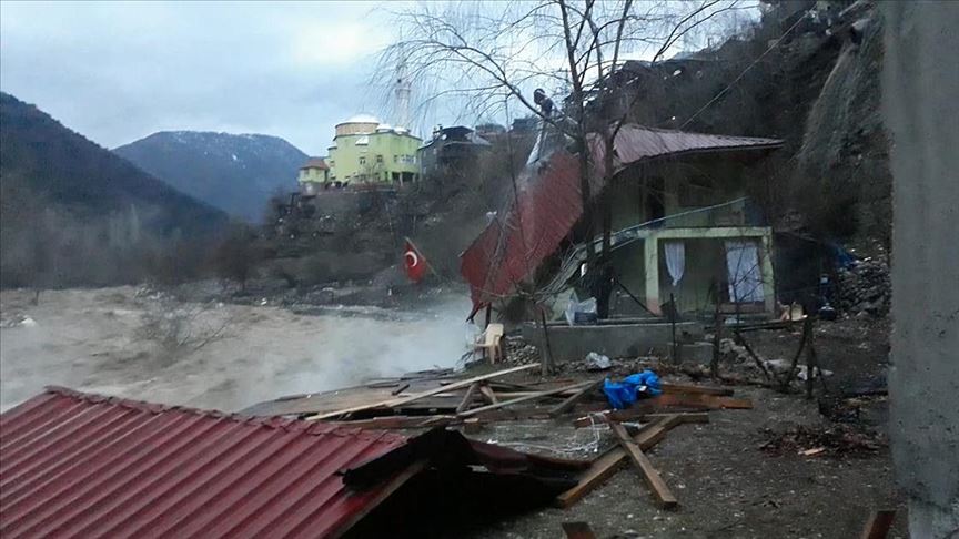 Kayseri'de sağanak sele neden oldu