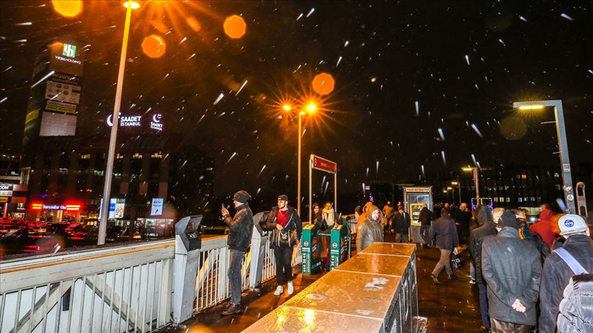 İSTANBUL'DA KAR YAĞIŞI BAŞLADI!