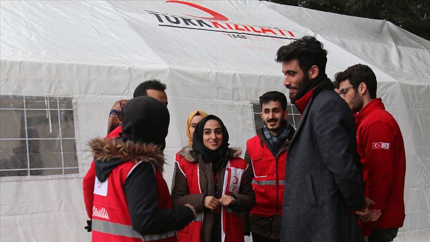 Deprem bölgesinde yaraların sarılması için devlet seferber oldu