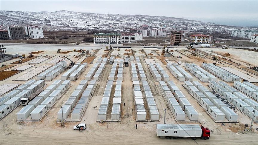 Elazığ'da enkaz kaldırma ve konteyner kent kurulum çalışmaları sürüyor