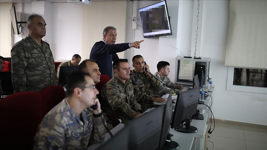 Bakan Akar ve kuvvet komutanları İdlib'deki harekat için sınırın sıfır noktasında