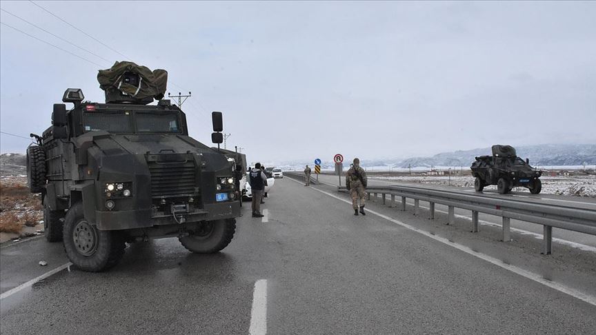 'Gürbulak Gümrük Müdürlüğü aracına roketli saldırı'