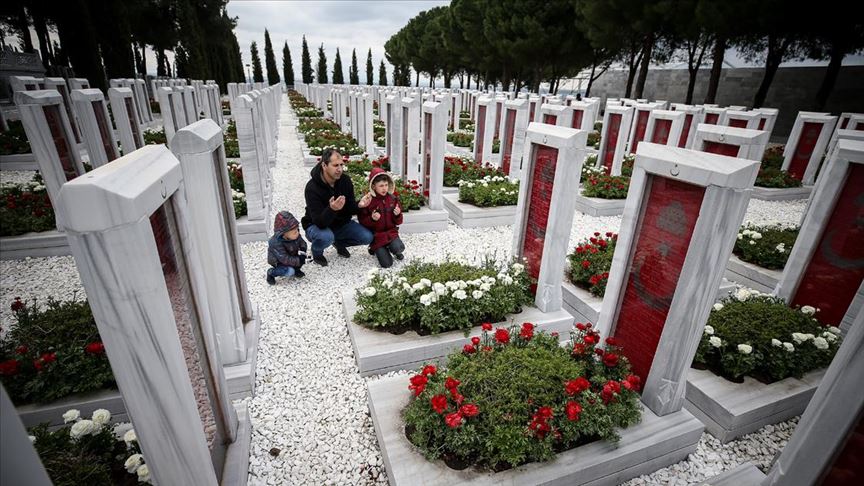 'Çanakkale Geçilmez' destanının yazıldığı topraklarda ecdada dua