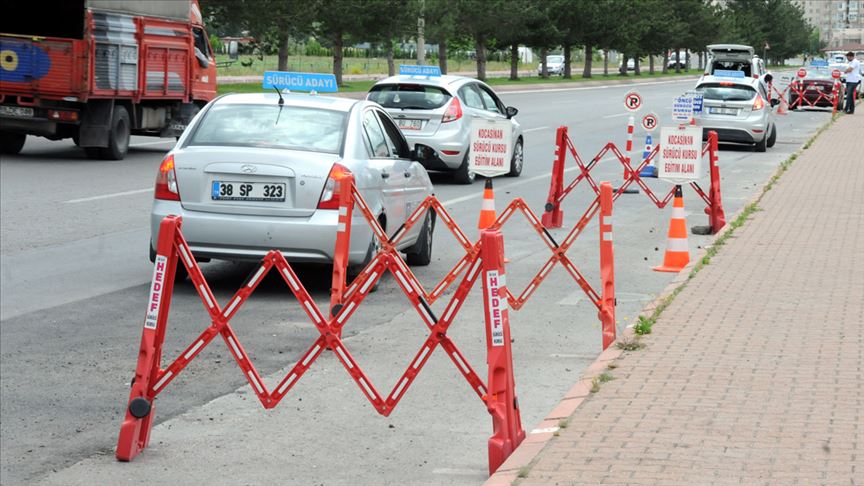 Sürücü kursları sınavları da mart sonuna kadar ertelendi!