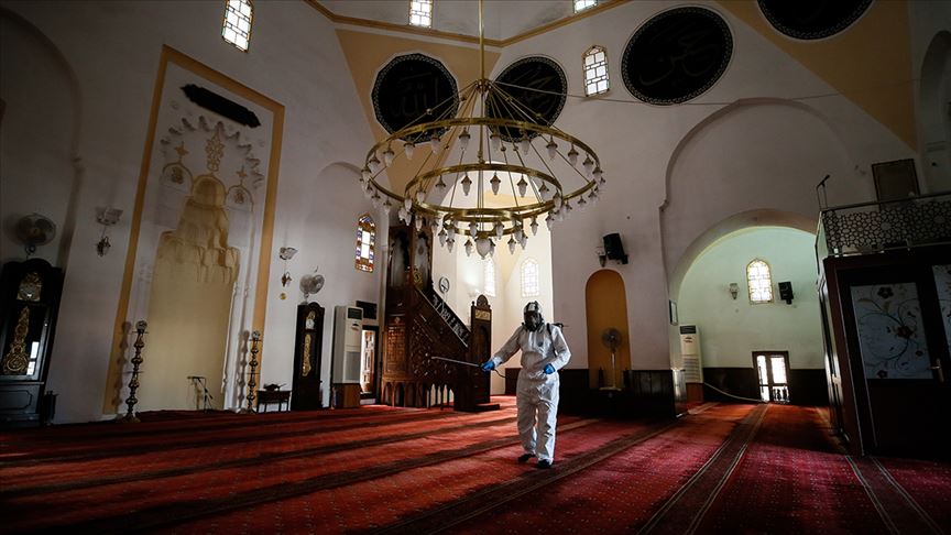 Diyanet İşleri Başkanlığı: Cuma günü ve kandil gecesi camiler kapalı tutulacak