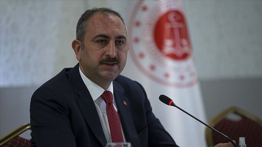 Adalet Bakanı Gül: Bugünden itibaren cezaevlerinde görev yapan personel evlerine gönderilmeyecek
