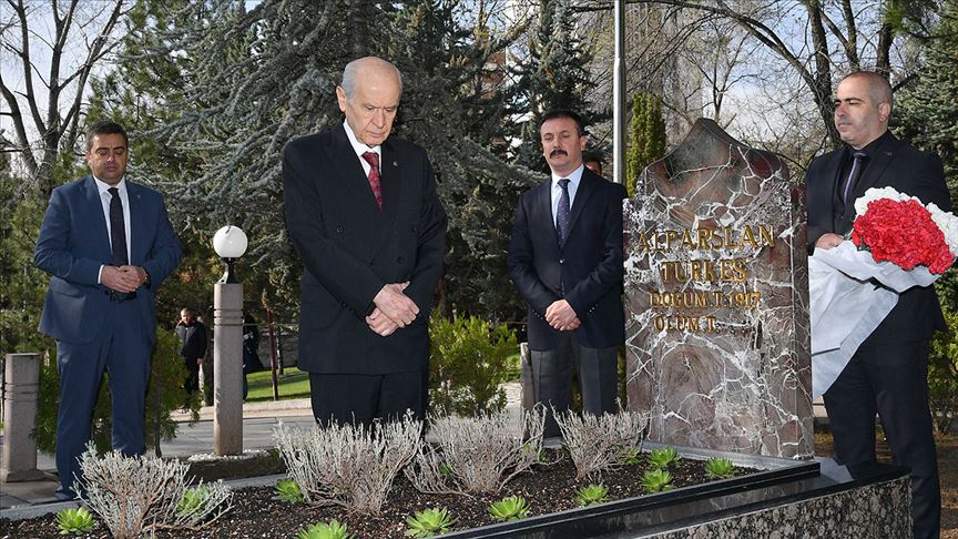 Bahçeli, Alparslan Türkeş'in anıt mezarını ziyaret etti!