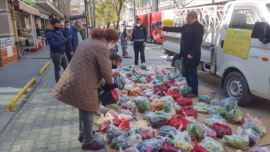 Pazarcı esnafından ihtiyaç sahiplerine özel jest