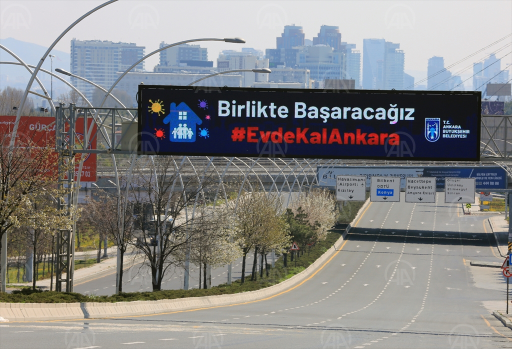 Ankara'da sokağa çıkma yasağının ardından cadde ve sokaklar boş kaldı