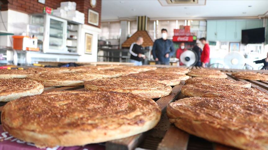 Aksaray'da sahur sofralarının lezzeti: TAHİNLİ PİDE