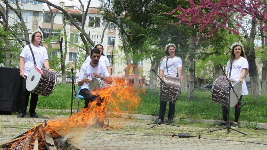 Koronavirüs tedbirleri kapsamında sembolik 'Hıdrellez ateşi'