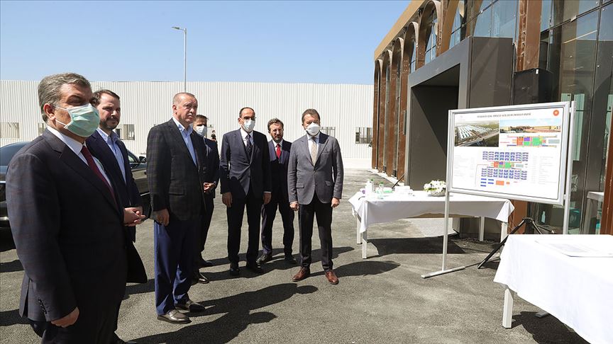 Erdoğan İstanbul'da yapımı devam eden hastaneleri inceledi