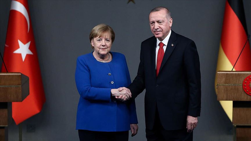 Erdoğan ve Merkel telefonda görüştü!